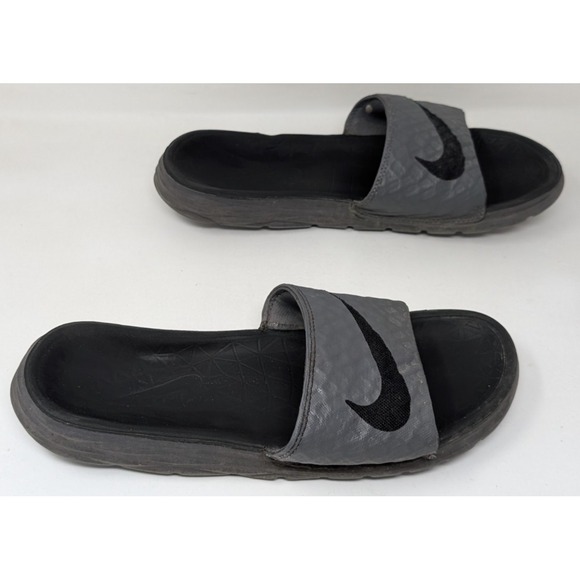 Nike Benassi Solarsoft Men's Size 8 Slides Sandals‎ Grey Black 705474-090 - Picture 1 of 7